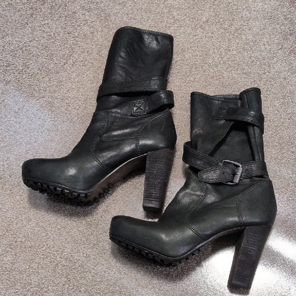 Vera Wang Lavender Label Black Leather Strap Buckle Heeled Boots
